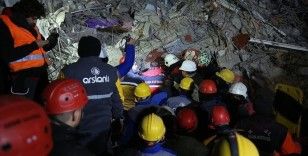 Malatya'da 2 kişi depremden 43 saat sonra enkazdan kurtarıldı