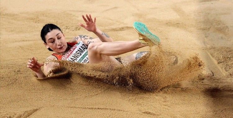 Milli atlet Tuğba Danışmaz, üç adım atlamada Türkiye rekoru kırarak altın madalya kazandı