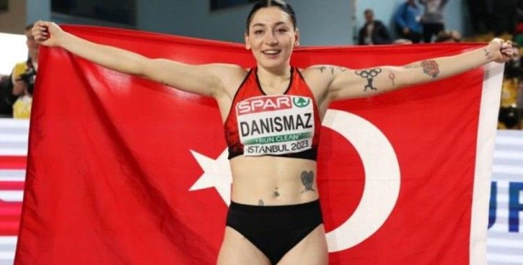 Türk sporcu Tuğba Danışmaz, üç adım atlamada altın madalya kazandı