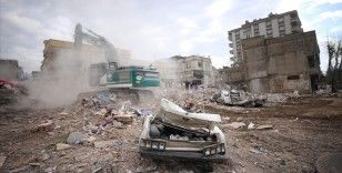 Kahramanmaraş'ta aciliyet gerektiren binaların yıkım işlemleri sürüyor