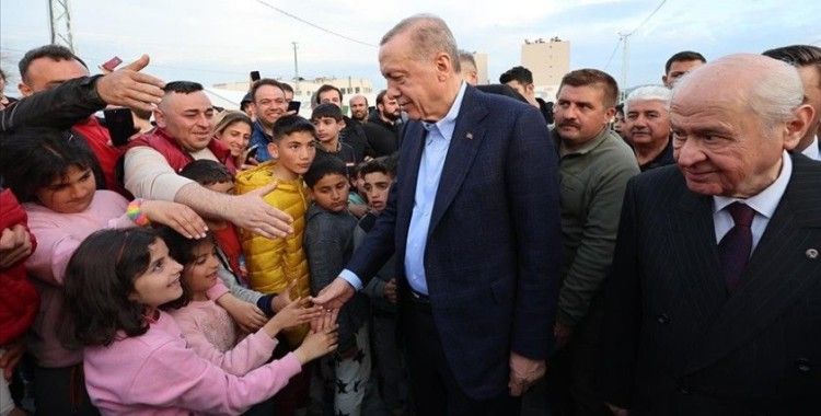 Cumhurbaşkanı Erdoğan Kırıkhan, Samandağ ve Defne'de depremzedeleri ziyaret etti