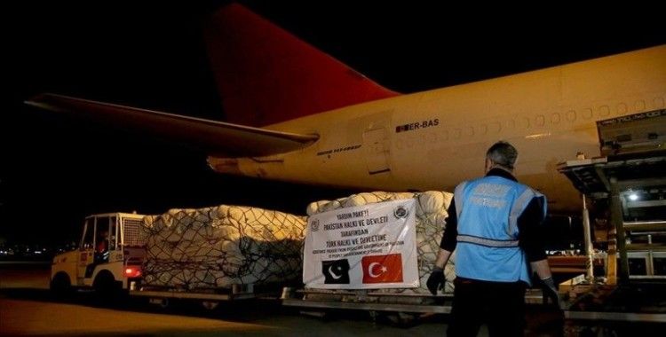 Pakistan'ın insani yardımlarını taşıyan uçak Adana'ya ulaştı