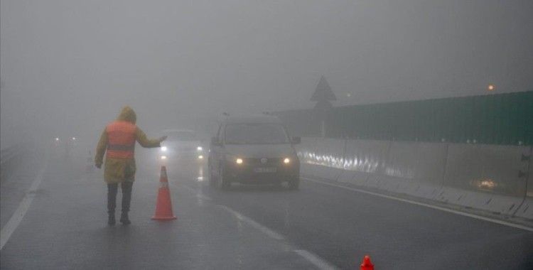 Anadolu Otoyolu ve D-100 kara yolu Bolu Dağı kesiminde sis etkili oluyor
