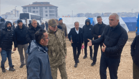 Bakan Ersoy, Malatya'da çadırda kalan depremzedeleri ziyaret etti