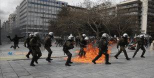 Yunanistan'da tren kazasında hayatını kaybedenler için yapılan eyleme polis müdahale etti