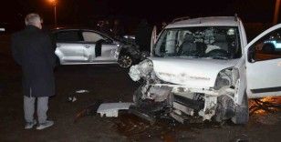 Ordu’da hafif ticari araç ile otomobil çarpıştı: 5 yaralı
