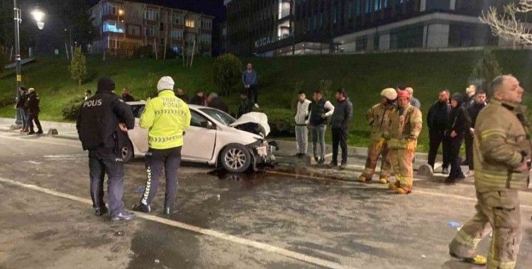 Silivri’de otobüs ile otomobil çarpıştı: 1 ölü, 2 yaralı
