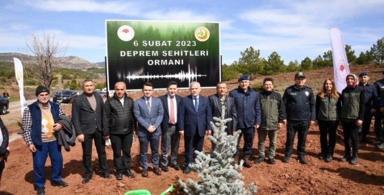 Uşak’ta Deprem Şehitleri Ormanında ilk fidanlar toprakla buluştu

