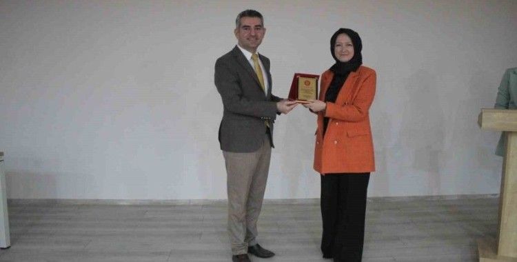 20 yıl görev yapış hekimlere plaket
