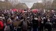 Paris'te hükümetin göç yasa tasarısına karşı çıkanlar gösteri yaptı