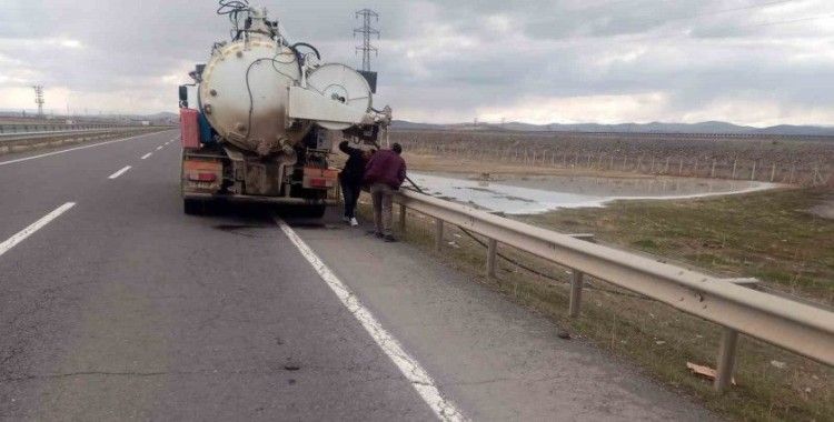 Kars’ta peynir altı suyundan oluşan gölet temizlendi

