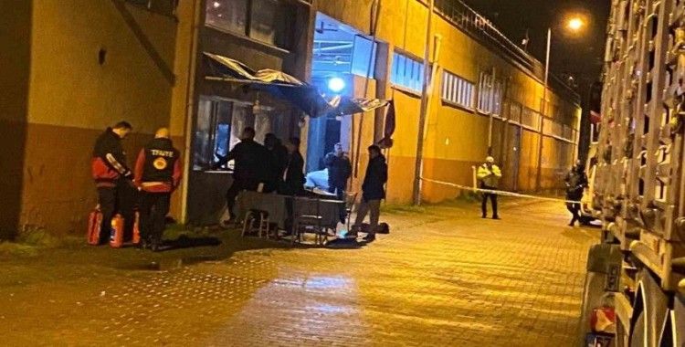 İş yerinde ailesini rehin aldı, üzerine benzin döküp bıçakla kendini yaraladı
