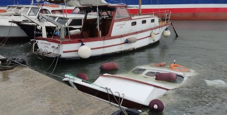 Yenikapı'da feribotun oluşturduğu dalga balıkçı teknesini batırdı