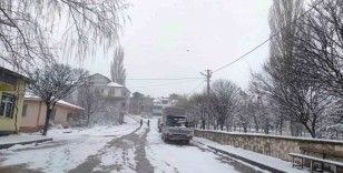Hisarcık Karbasan köyünde kar kalınlığı 10 santimetreyi aştı
