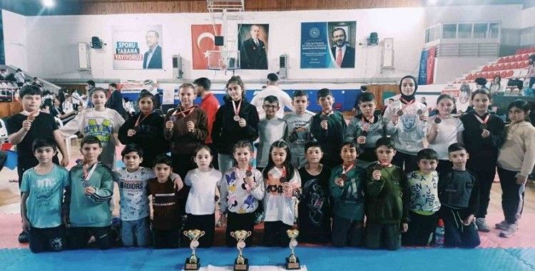 Kuyucak Belediyespor Muğla’daki karate şampiyonasından derecelerle döndü
