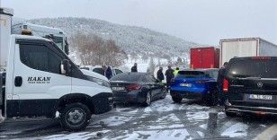 Anadolu Otoyolu'nun Bolu kesiminde zincirleme kaza ulaşımı aksattı