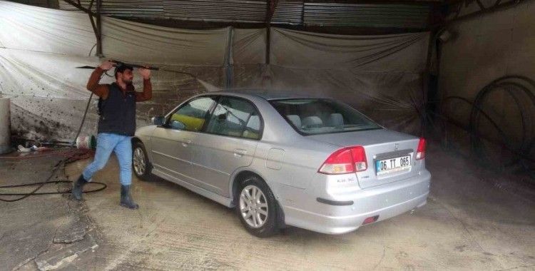 Van’daki oto yıkamacılarda çamur yoğunluğu
