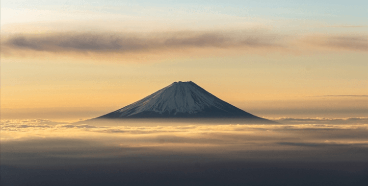 Japonya'da aktif yanardağ Fuji'nin patlaması halinde halktan yürüyerek kaçmaları istenecek