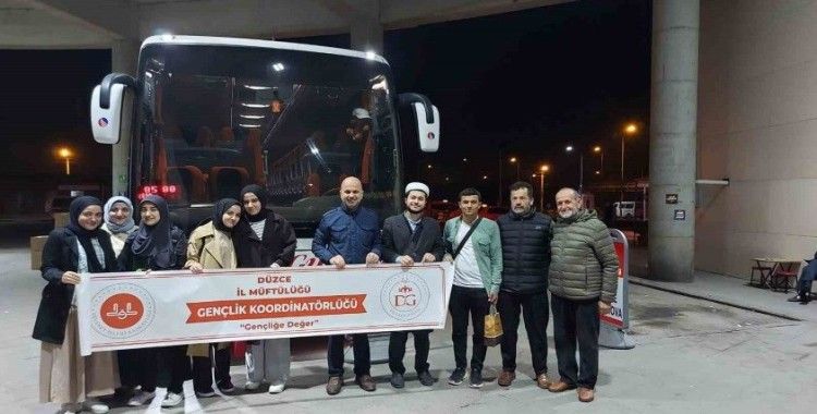 Öğrenciler umreye uğurlandı
