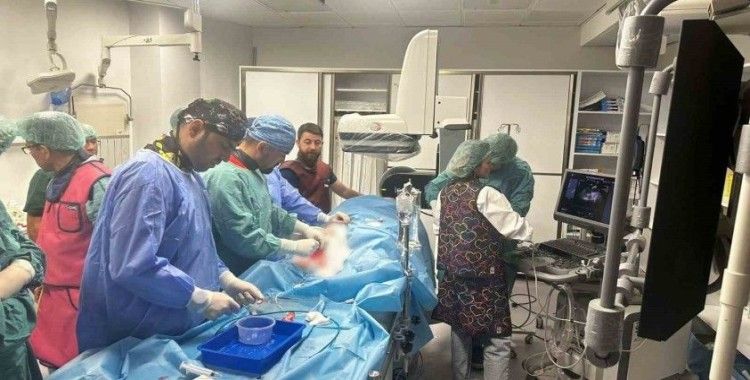 Kalbi delik hastaya ameliyatsız kapama işlemi
