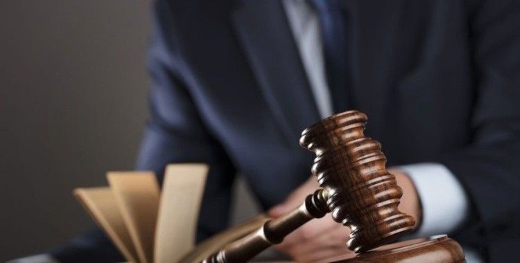 Gazeteci Deniz Yücel'e yakalama kararı