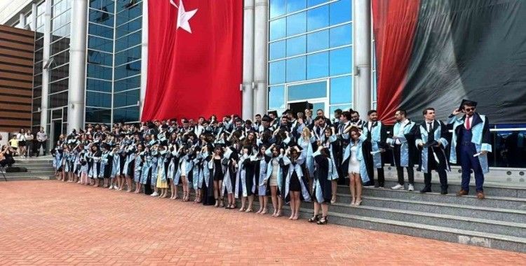 ADÜ Veterinerlik Fakültesi’nde mezuniyet sevinci
