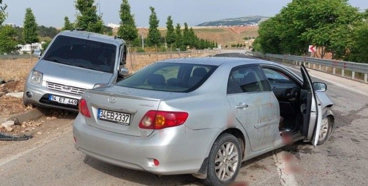 Otomobil ile hafif ticari araç çarpıştı: 8 yaralı
