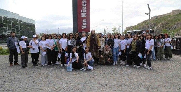 Van Büyükşehir Belediyesi öğrencileri bilim sergisiyle buluşturuyor
