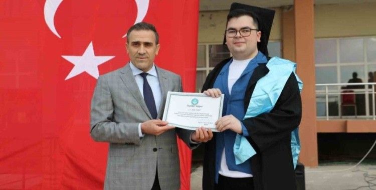 Balıkesir Üniversitesi yılın ilk mezunlarını Burhaniye’de verdi
