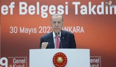 Cumhurbaşkanı Erdoğan, TOBB 79. Genel Kurulu kapsamında düzenlenen Hizmet Şeref Belgesi Takdim Töreni'nde konuştu.