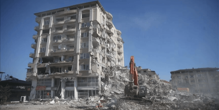 Kahramanmaraş'ta bina yıkım ve enkaz kaldırma çalışmaları sürüyor