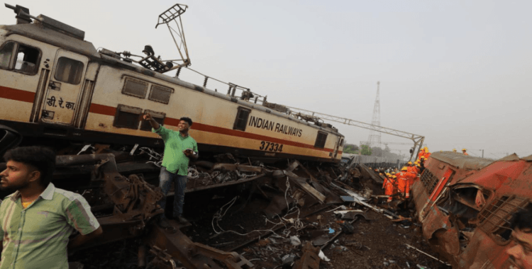 Hindistan'daki tren kazasına sinyal hatası yol açmış olabilir