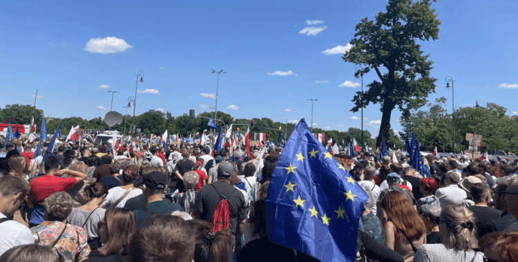 Polonya'da 'son yılların en büyük siyasi protestosu'