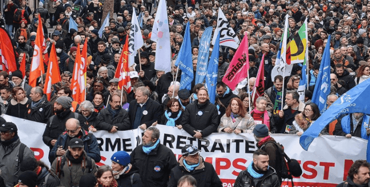 Fransa, yarınki kitlesel protestolara ülke dışından katılıma karşı harekete geçti