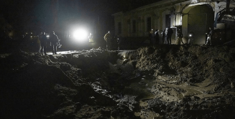 Ukrayna İçişleri Bakanı Klimenko ülkede 24 yerleşim yerinin su altında kaldığını söyledi