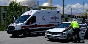 Erzincan'da iki ayrı trafik kazasında 6 kişi yaralandı