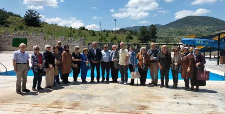 Huzurevi sakinleri Bayırköy’ü gezerek kültürü hakkında bilgi edindi
