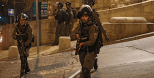 İsrail işgal altındaki Batı Şeria'da 25 Filistinliyi gözaltına aldı