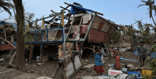Myanmar yönetimi kasırganın etkilediği bölgelere insani yardımları askıya aldı