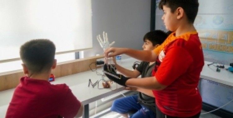 Ali Emiri Bilgievi Cezeri Bilim Merkezi'nde çocuklar eğlenerek öğreniyor