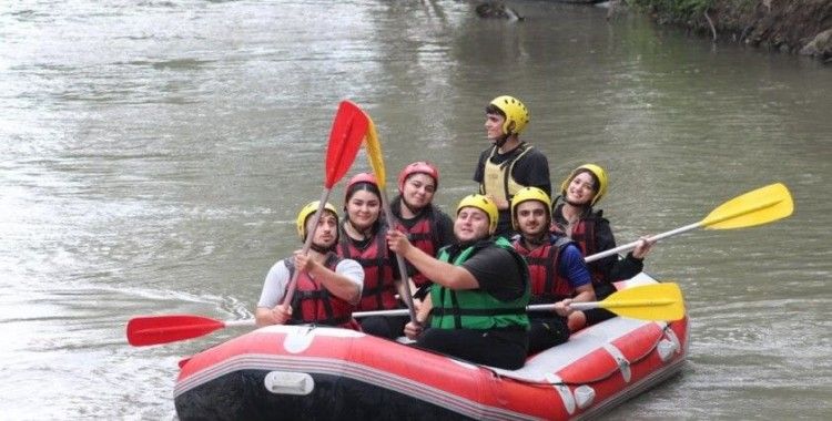 Gençler Melen Çayında unutulmaz bir gün yaşadı
