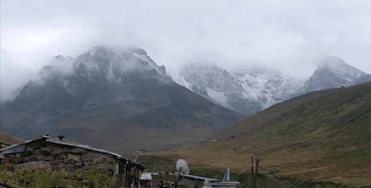 Rize'nin yüksek kesimleri beyaza büründü