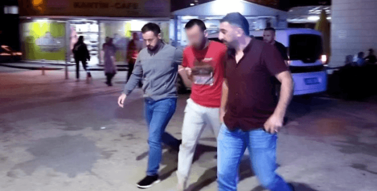 Oda arkadaşını sokakta sırtından bıçaklayan şahıs tutuklandı
