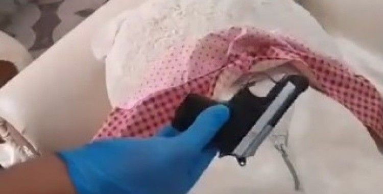 Oyuncak ayının içinden tabanca çıktı
