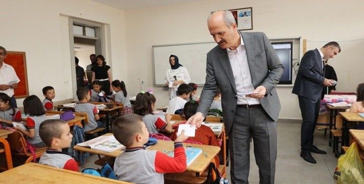 Dulkadiroğlu Belediyesi’nden ihtiyaç sahibi öğrencilere kırtasiye yardımı
