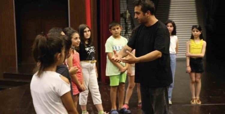 Merkezefendi’de tiyatro kursları başlıyor

