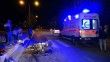 Motosikletin kamyonete çarptığı kazada 2 kişi öldü