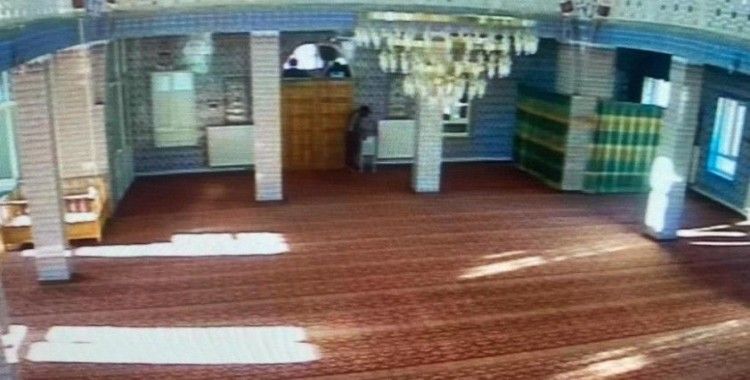 Cami faresi suçüstü yakalandı