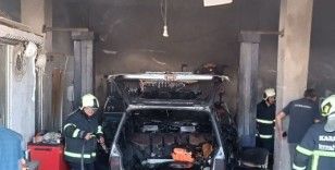 Hurda dükkanında çıkan yangında otomobil kül oldu
