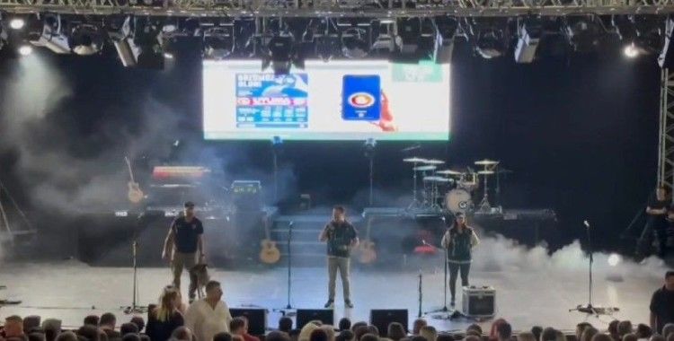 Bursa polisi konserde bilgilendirme yaptı
